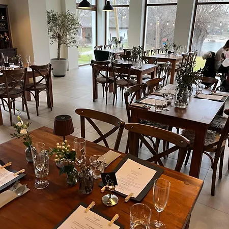 Penzión pre hostí Platan 4*